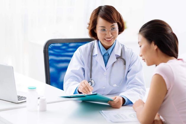 Mẹ sau sinh nên tái khám sau sinh đúng lịch